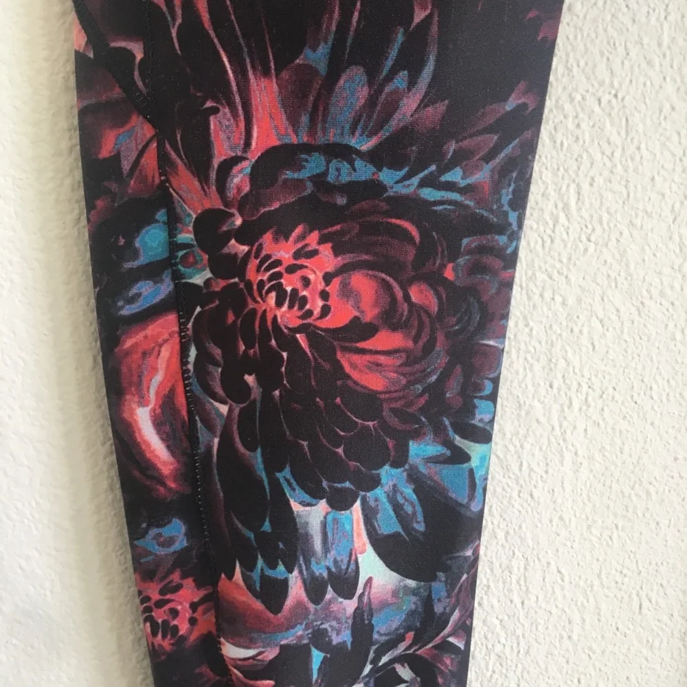 Calia Rose Garden Leggings 7/8 Cropped Ruched Floral Red Yoga Mid Rise Medium - Picture 12 of 12